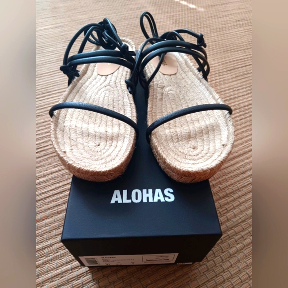 Alohas Women's Black Sandals